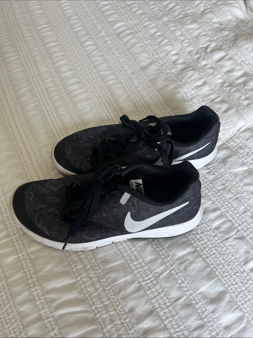 Nike Black and White Athletic Sneakers with Signature Swoosh